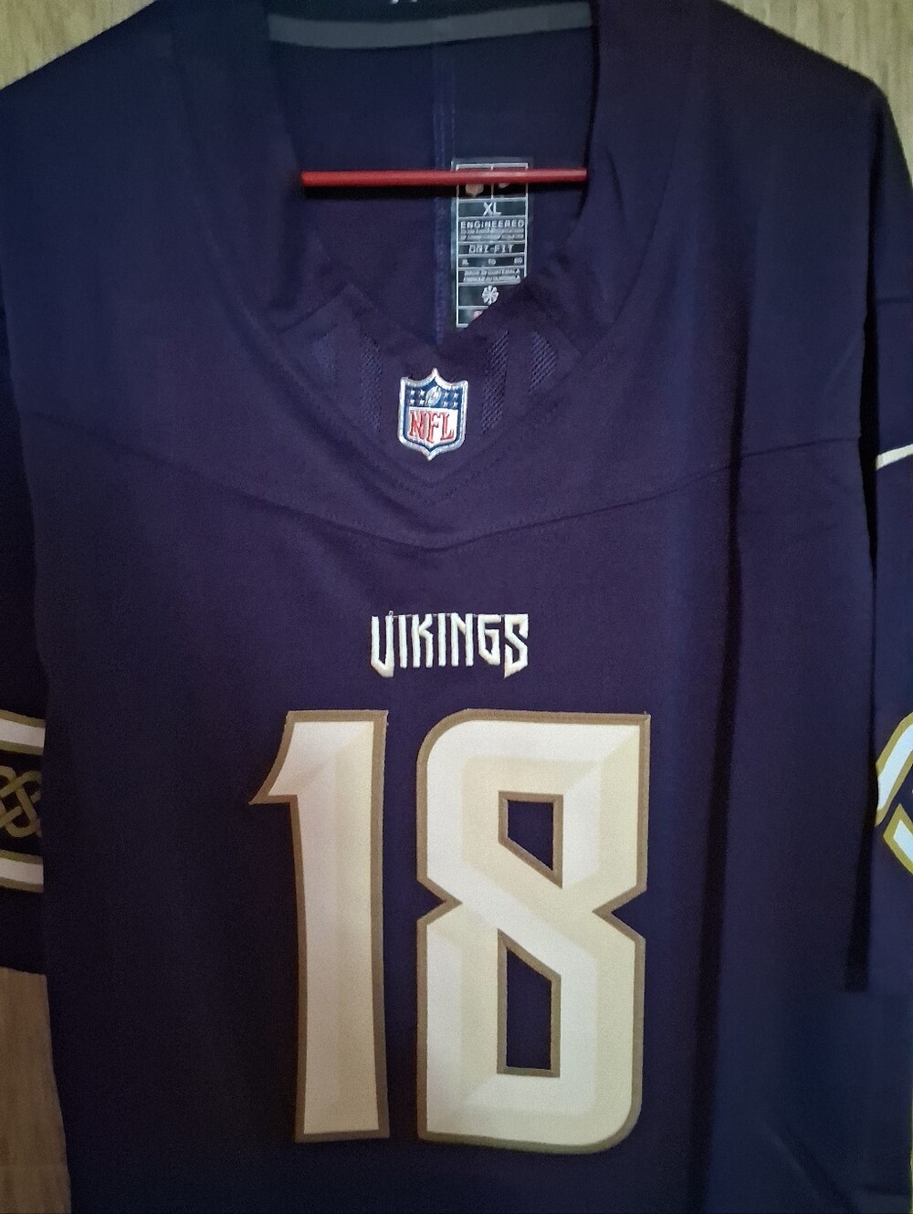 Sports Card With Justin Jefferson Minnesota Vikings Fuse Rivalry XL Jersey - Picture 5 of 7